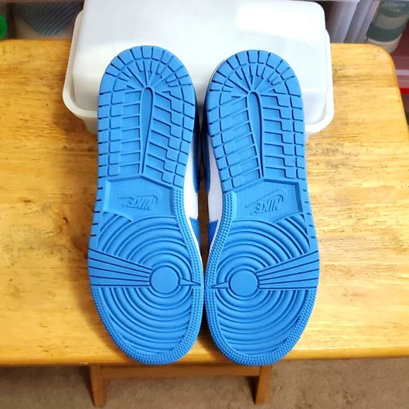 Nike Air Jordan 1 Low SE - Picture 5 of 6